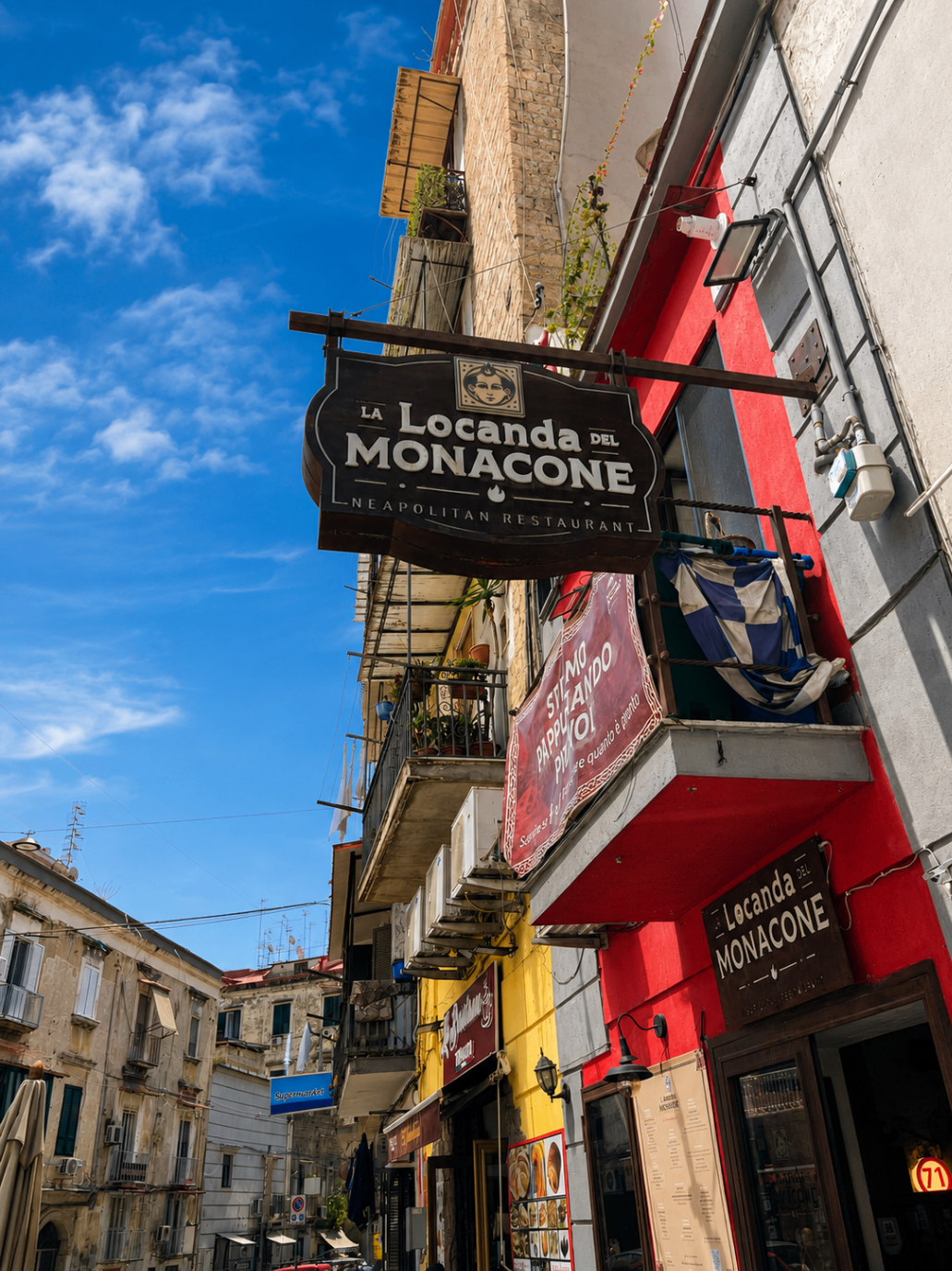 Esterno della Locanda del Monacone nel Rione Sanità a Napoli